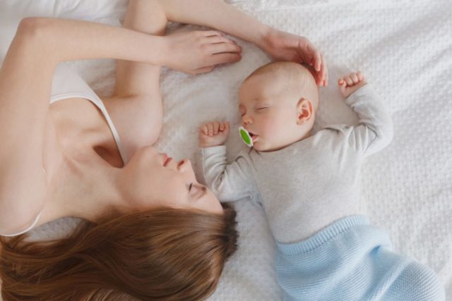 産後のむくみの原因は睡眠不足が関係している
